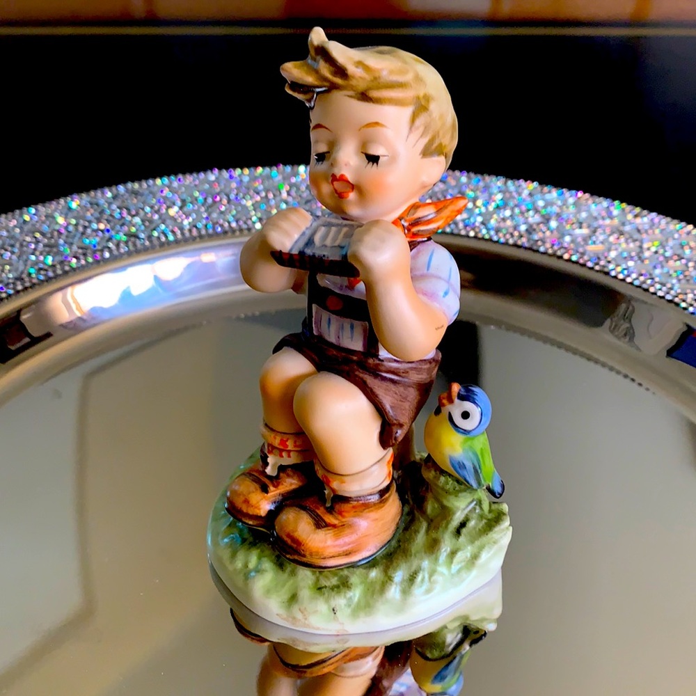 Hummel Figurine - in D Major